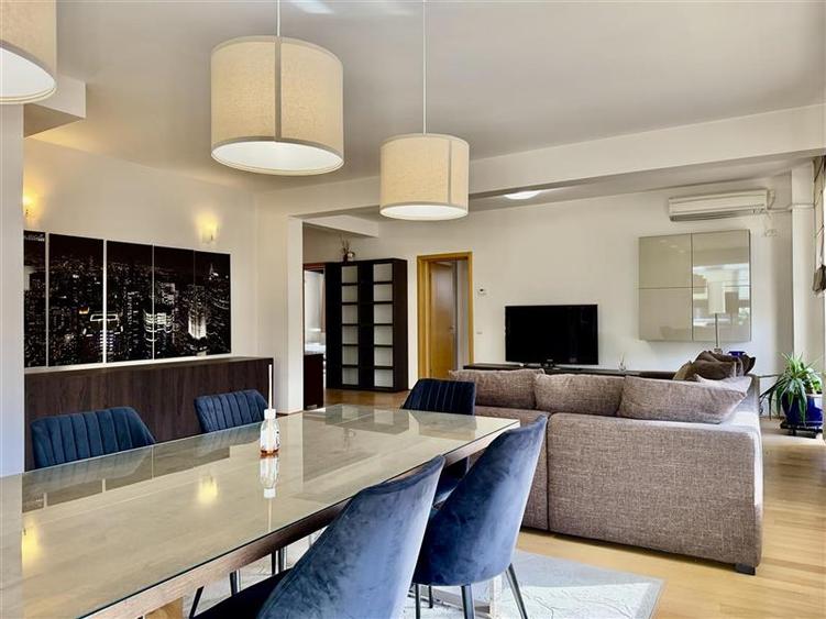 Apartament cu 4 camere semidecomandat în Herăstrău