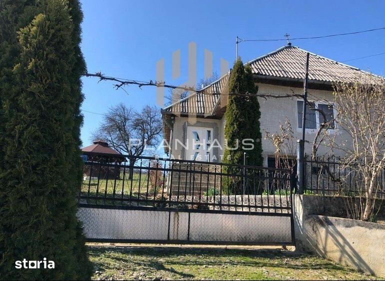 Casă cu 3 camere cu Teren 2700 Mp în Băsești
