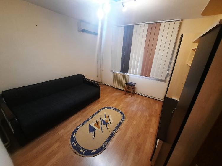 Apartament cu 3 camere decomandat în Oancea