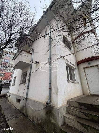 Casă cu 4 camere cu Teren 300 Mp în Central