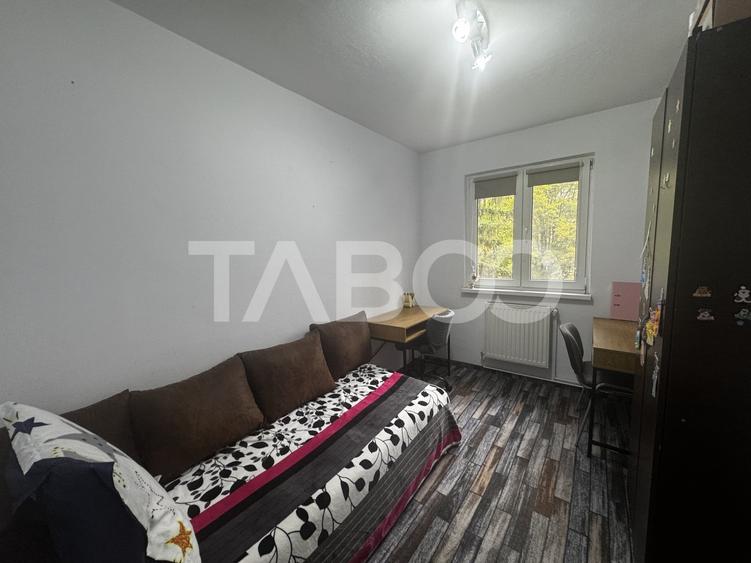 Apartament cu 3 camere semidecomandat, mobilat în Mihai Viteazul
