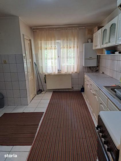 Apartament cu 3 camere decomandat în Carpați 2