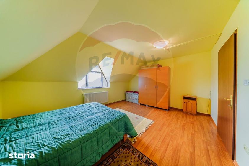 Casă cu 7 camere cu Teren 1588 Mp în Zădăreni