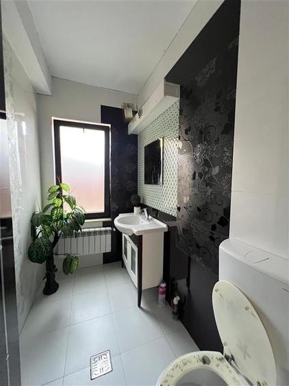 Casă cu 7 camere cu Teren 750 Mp în Vișan