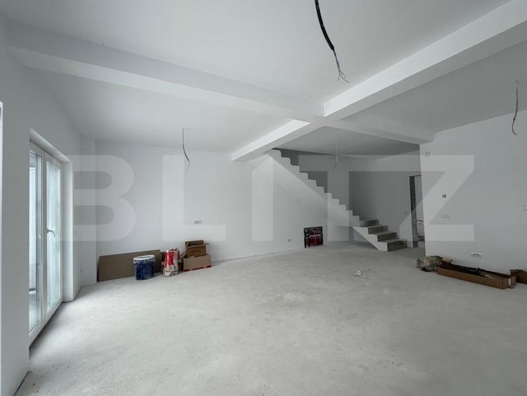 Duplex cu 5 camere cu Canalizare în Dumbrăvița
