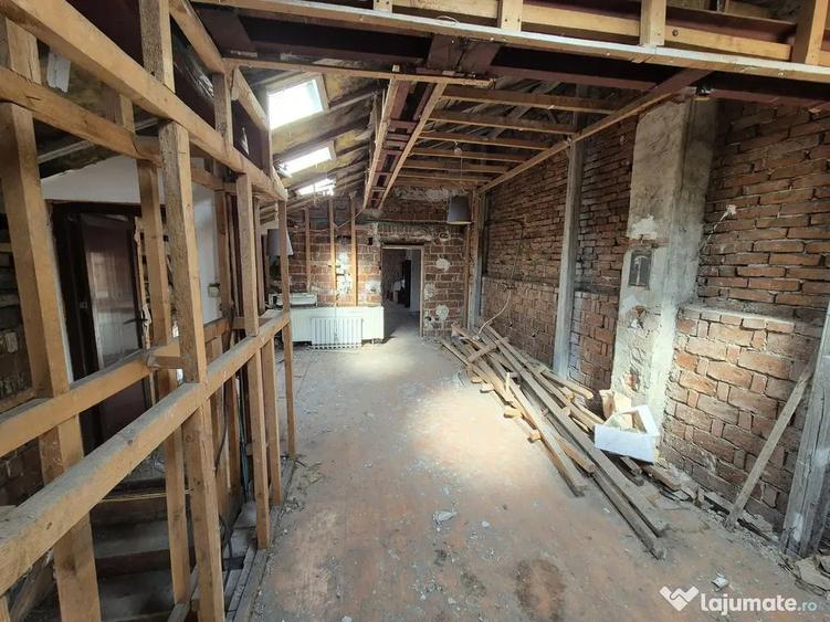 Casă cu 7 camere cu Teren 176 Mp în Baicului