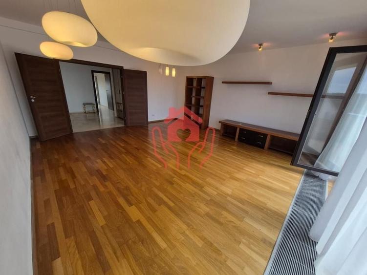 Apartament cu 4 camere decomandat, mobilat în Iancu Nicolae