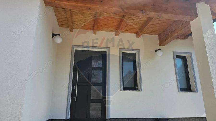 Casă cu Teren 300 Mp în Central