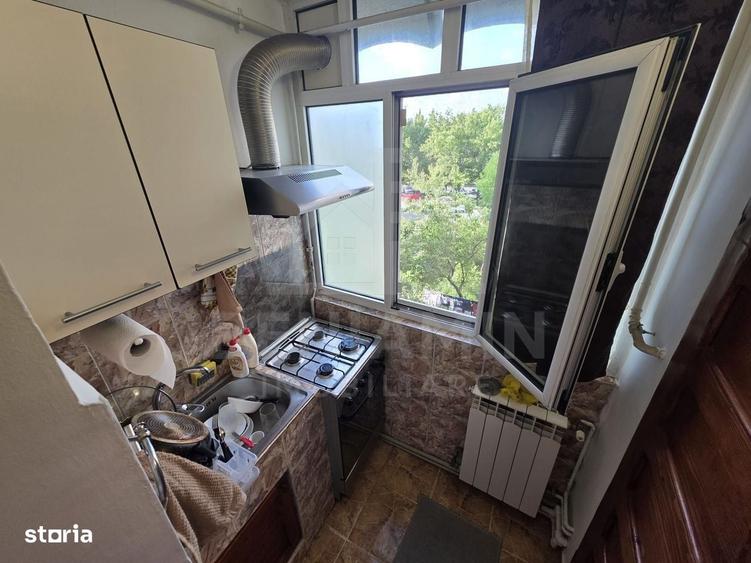 Apartament cu 2 camere semidecomandat în Craiovița Nouă