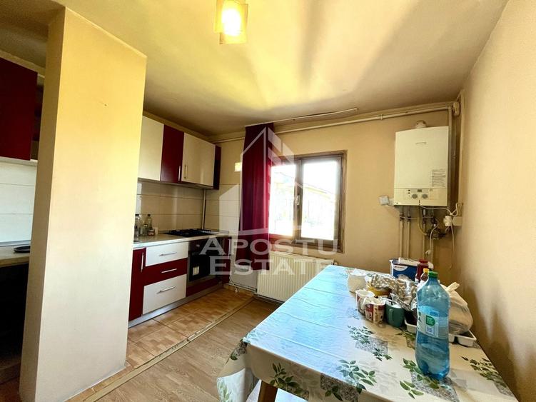 Apartament cu 3 camere decomandat, mobilat în Bucovina