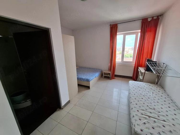 Apartament cu 6 camere decomandat în Central