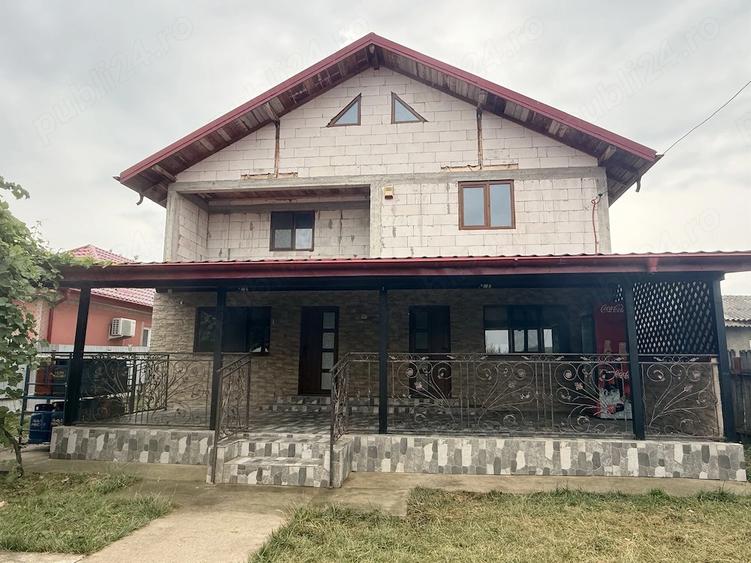 Casă cu Teren 2500 Mp în Păușești