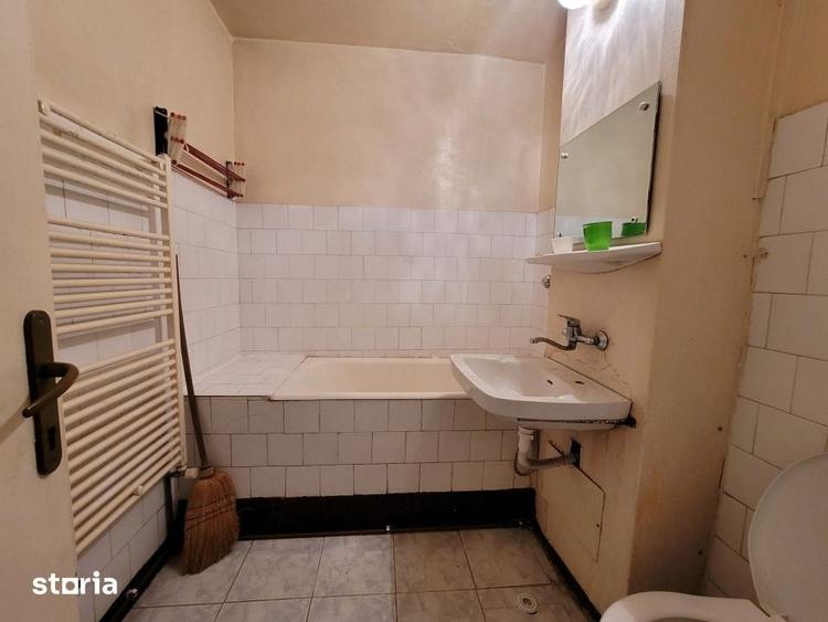 Apartament cu 3 camere semidecomandat în Micro 16