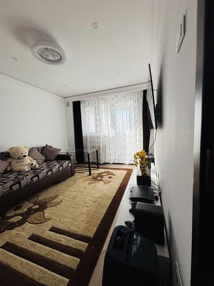 Apartament cu 3 camere decomandat, mobilat în Rogerius