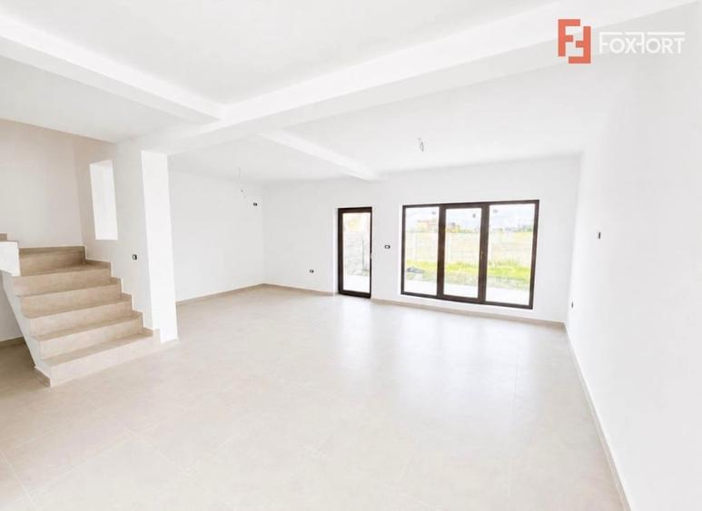 Duplex cu 5 camere cu Canalizare în Moșnița Nouă