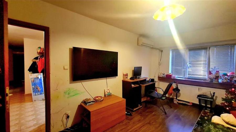 Apartament cu 5 camere decomandat, mobilat în Girocului