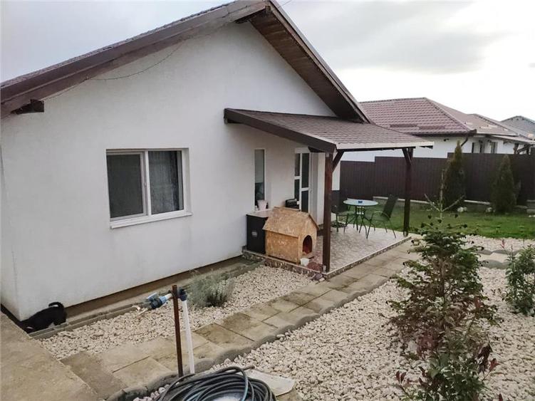 Casă individuală cu 4 camere cu Teren 500 Mp în Nazna