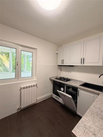 Apartament cu 3 camere decomandat, mobilat în Băneasa
