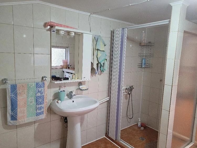 Casă cu 6 camere cu Teren 950 Mp în Glodeanu-Siliștea