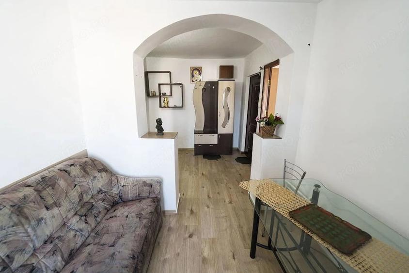 Apartament cu 2 camere decomandat în Rovine