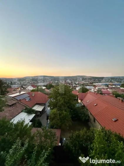 Apartament cu 3 camere semidecomandat în Gruia