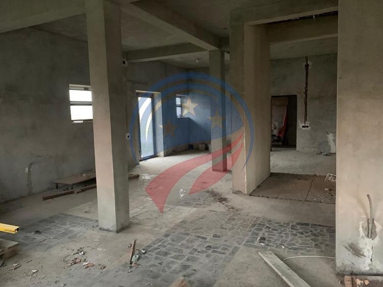 Spațiu comercial, de 1,037 mp, în Cârcea