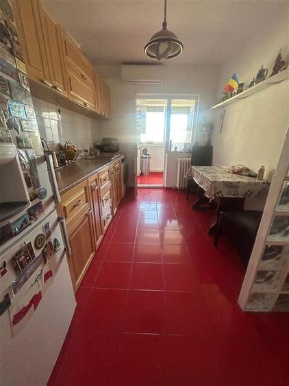Apartament cu 3 camere decomandat în Dacia