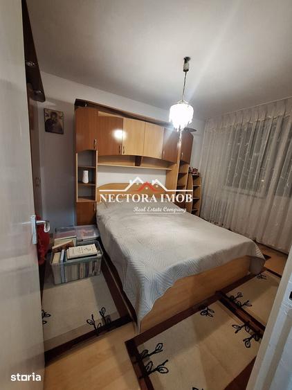 Apartament cu 3 camere semidecomandat în Rogerius