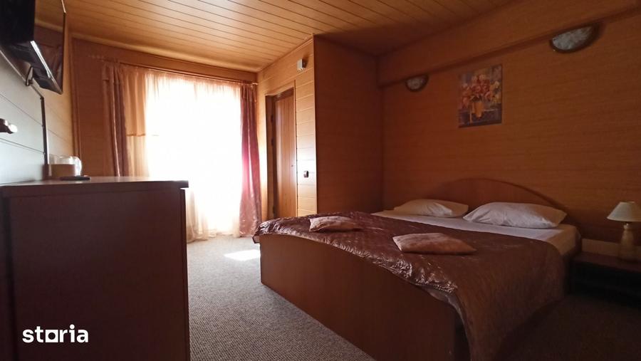 Casă cu 9 camere cu Teren 250 Mp în Central
