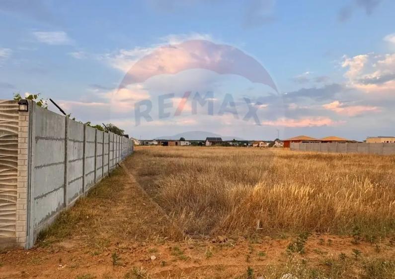 Teren de 681 mp, în Malu Mare