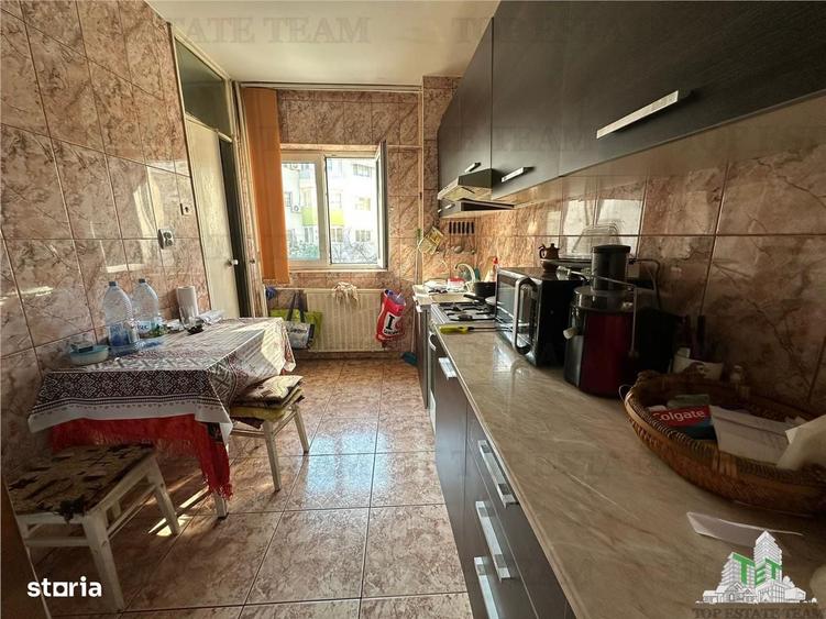 Apartament cu 3 camere decomandat în Aviației