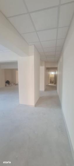 Spațiu comercial, de 220 mp, în Răcădău