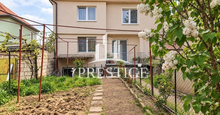 Casă individuală cu 4 camere cu Canalizare în Central