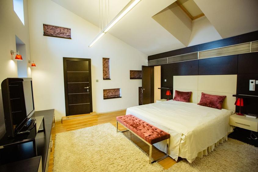 Casă individuală cu 9 camere cu Piscina în Braytim