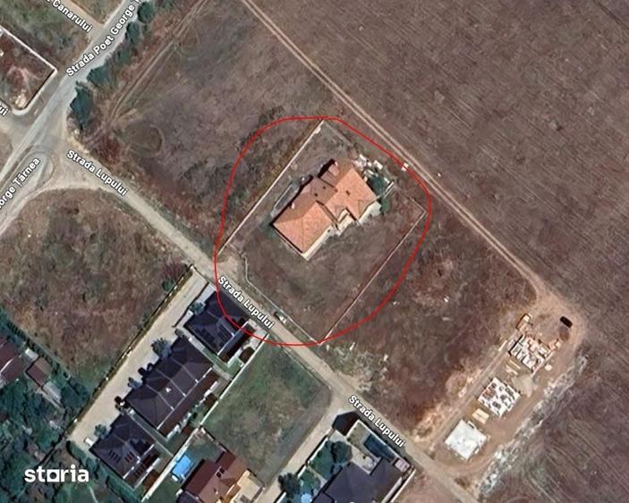 Casă cu 6 camere cu Teren 2500 Mp în Central