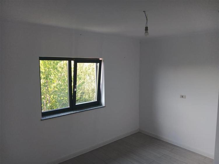 Duplex cu 4 camere cu Canalizare în Miroslava