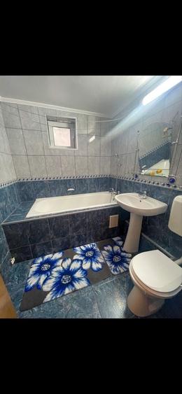Apartament cu 3 camere decomandat în Teiul Doamnei