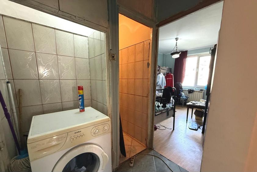 Apartament cu 3 camere semidecomandat în Crângași