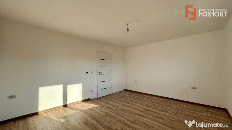 Casă cu 5 camere cu Teren 300 Mp în Sânandrei