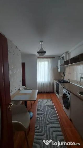 Apartament cu 3 camere decomandat în Exterior Vest