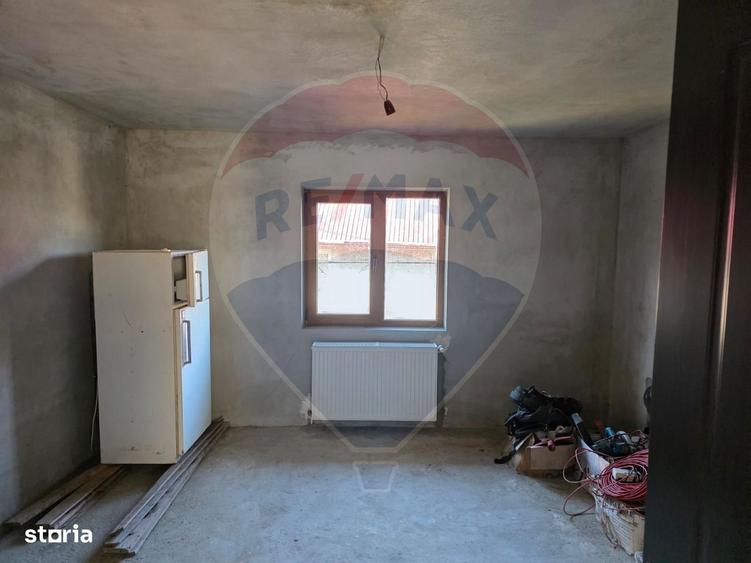 Casă cu 3 camere cu Teren 966 Mp în Gârleni