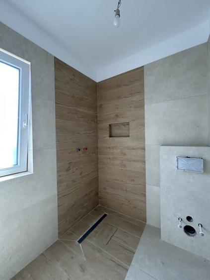 Duplex cu 4 camere cu Canalizare în Central
