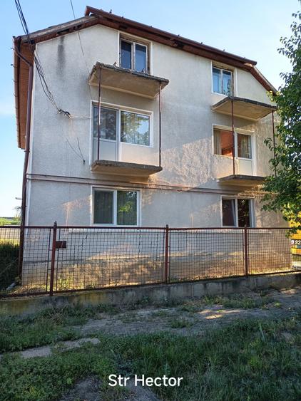 Casă cu 4 camere în Bârzești