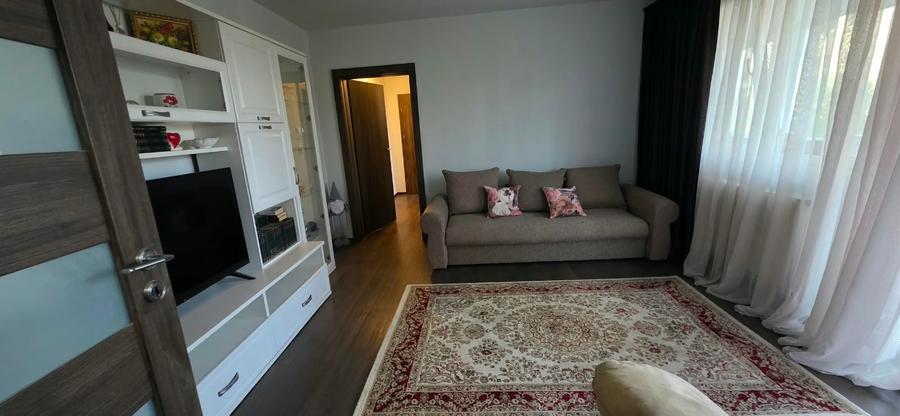 Apartament cu 3 camere semidecomandat în Dristor