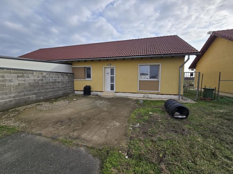 Duplex cu 3 camere cu Canalizare în Moșnița Nouă