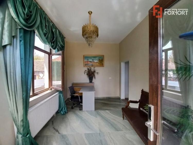Casă individuală cu 5 camere cu Canalizare în Lipovei