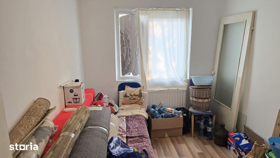 Apartament cu 3 camere semidecomandat în Micro 15