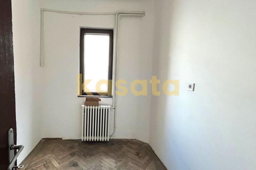 Apartament cu 4 camere circular în Banu Manta
