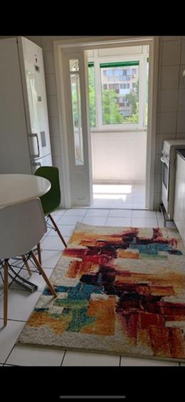 Apartament cu 3 camere semidecomandat în Drumul Taberei