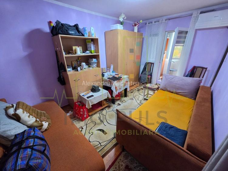 Etaj intermediar. Bucatarie si balcon din constructie. Mobilat si utilat.